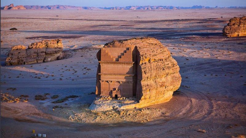مدينة العلا: ماضي ومستقبل السعودية أمام عينيك %D8%AC%D8%A8%D9%84-%D8%B9%D9%83%D9%85%D8%A9