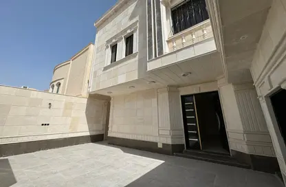 Villa - 5 Bedrooms - 6 Bathrooms for rent in Al Malqa - Riyadh - Ar Riyadh