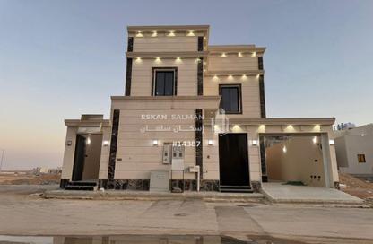 Full Floor - 5 Bedrooms - 3 Bathrooms for sale in Al Janadriyah - Riyadh - Ar Riyadh