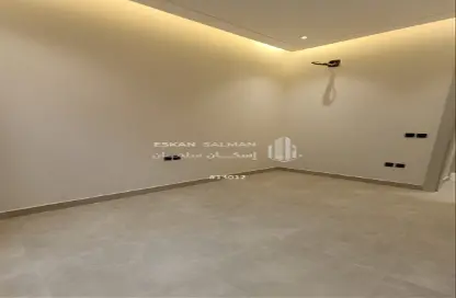 Apartment - 5 Bedrooms - 3 Bathrooms for sale in Al Munisiyah - Riyadh - Ar Riyadh