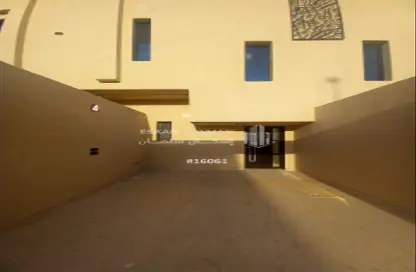 Apartment - 7+ Bedrooms - 5 Bathrooms for sale in Ghirnatah - Almuzahimih - Ar Riyadh