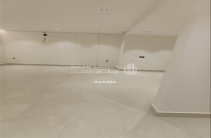 شقة - 4 غرف نوم - 3 حمامات للبيع في ظهرة لبن - الرياض - الرياض