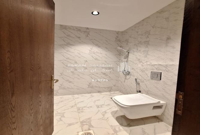 252004 - Property Image 3
