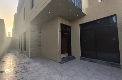 طابق كامل - 4 غرف نوم - 3 حمامات للبيع في المونسية - الرياض - الرياض