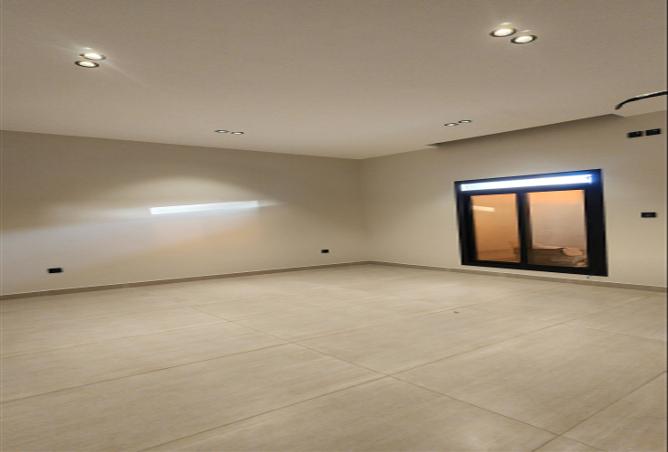 258233 - Property Image 2