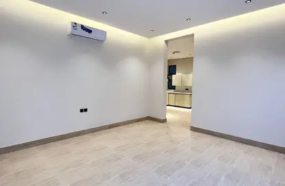 Apartment - 3 Bedrooms - 2 Bathrooms for rent in Al Munisiyah - Riyadh - Ar Riyadh