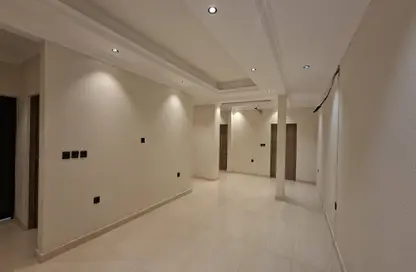 Apartment - 3 Bedrooms - 3 Bathrooms for rent in Al Khalidiyah - Riyadh - Ar Riyadh