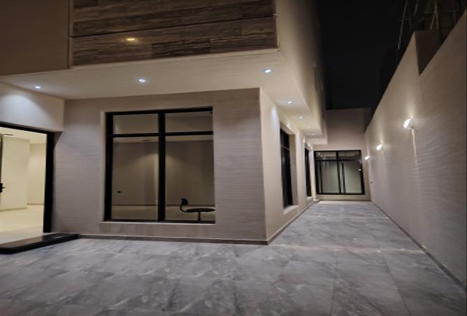 258715 - Property Image 2