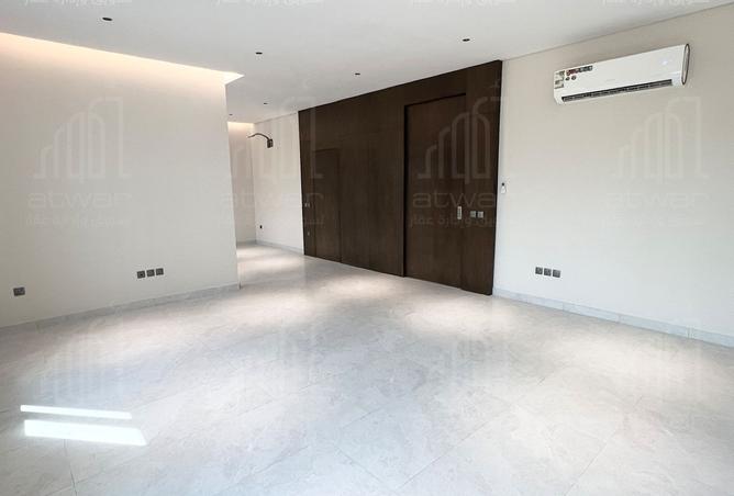 255374 - Property Image 3