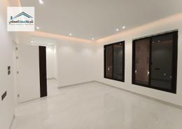 Full Floor - 3 bedrooms - 3 bathrooms for للبيع in Ar Rimal - Riyadh - Ar Riyadh