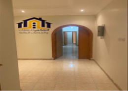 للإيجار شقة خمس غرف بمدخل مستقل