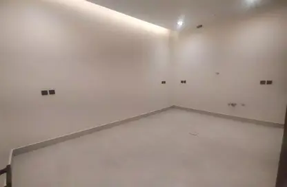 طابق كامل - 5 غرف نوم للبيع في القادسية - الرياض - الرياض