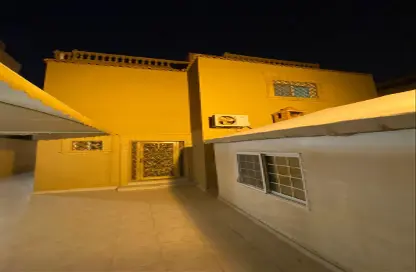 طابق كامل - 5 غرف نوم - 4 حمامات للايجار في العقيق - الرياض - الرياض