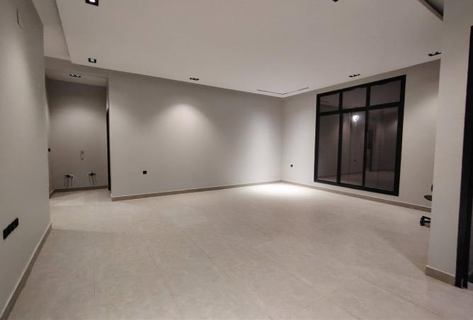 258718 - Property Image 2