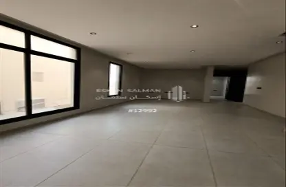 طابق كامل - 4 غرف نوم - 3 حمامات للبيع في العوالي - الرياض - الرياض