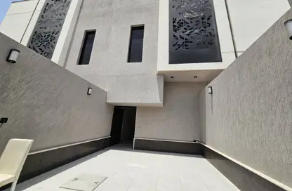 Full Floor - 4 Bedrooms - 5 Bathrooms for sale in Al Janadriyah - Riyadh - Ar Riyadh