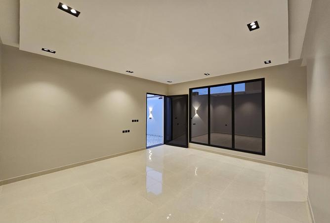 258721 - Property Image 3