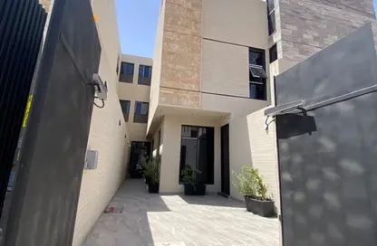 Full Floor - 3 Bedrooms - 5 Bathrooms for sale in Qurtubah - Riyadh - Ar Riyadh