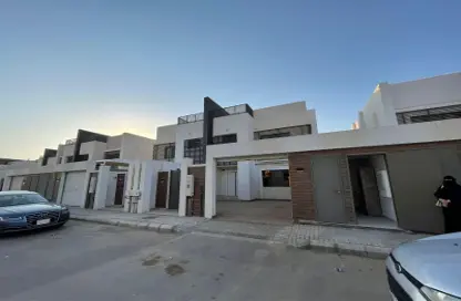 فيلا - 3 غرف نوم - 5 حمامات للايجار في حي الرمال - شرق الرياض - الرياض