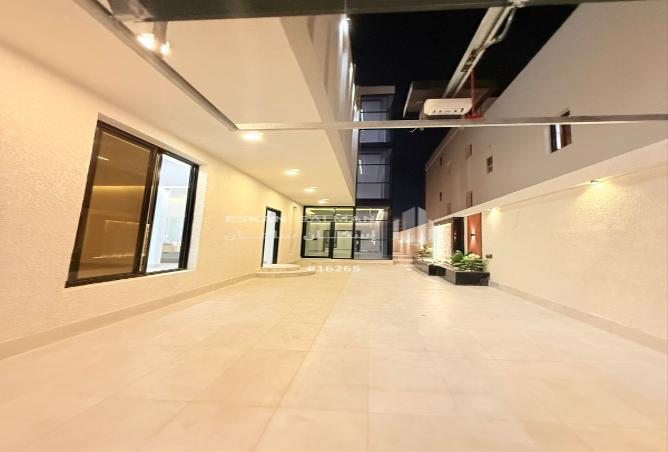 256237 - Property Image 2