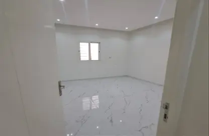 Apartment - 5 Bedrooms - 4 Bathrooms for rent in Al Munisiyah - Riyadh - Ar Riyadh