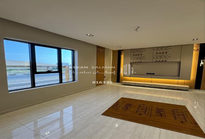 256587 - Property Image 2