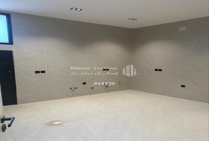 253005 - Property Image 2