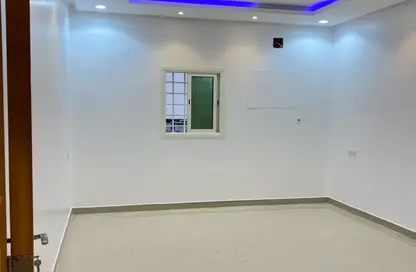 شقة - 3 غرف نوم - 2 حمامات للايجار في الملك فيصل - الرياض - الرياض