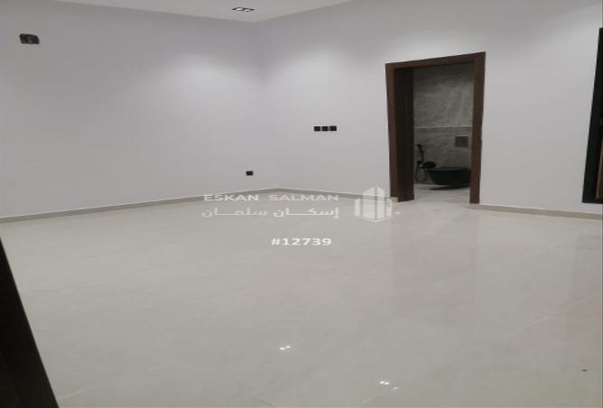 250100 - Property Image 3