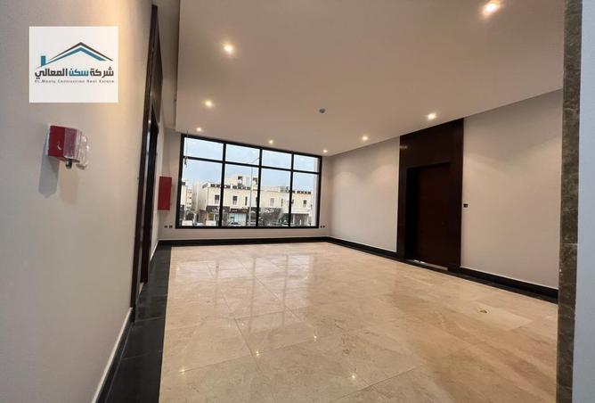 Apartment - 4 Bedrooms - 3 Bathrooms for sale in East Riyadh - Ar Riyadh