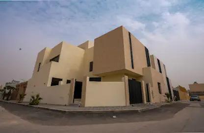 Villa - 4 Bedrooms - 5 Bathrooms for sale in Al Mahdiyah - Riyadh - Ar Riyadh