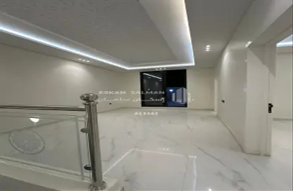 Apartment - 5 Bedrooms - 3 Bathrooms for sale in Al Janadriyah - Riyadh - Ar Riyadh