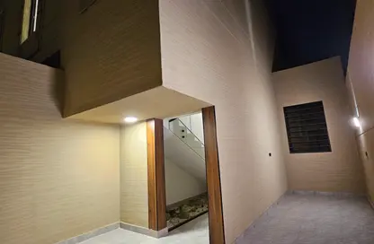 Full Floor - 5 Bedrooms - 5 Bathrooms for sale in Al Munisiyah - Riyadh - Ar Riyadh