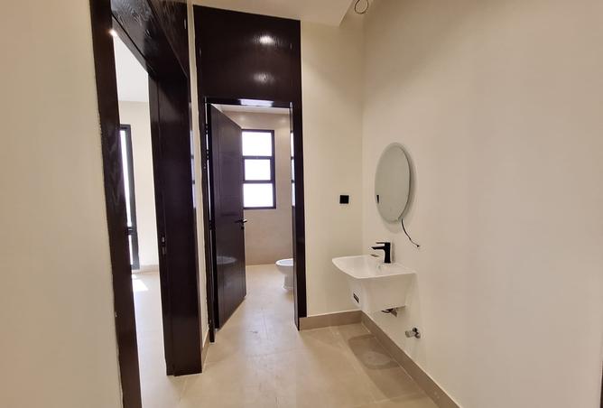 258042 - Property Image 3