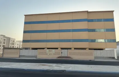 Whole Building - 7+ Bedrooms - 2 Bathrooms for rent in Al Qashlah - Dhahran - Eastern