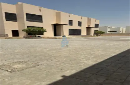 فيلا - 8 غرف نوم - 8 حمامات للايجار في الربوة - الرياض - الرياض