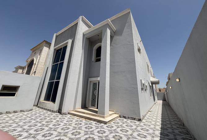 258154 - Property Image 2