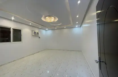 شقة - 3 غرف نوم - 2 حمامات للايجار في العزيزية - الرياض - الرياض
