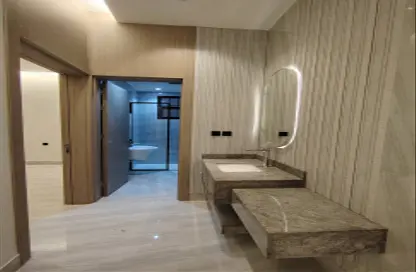 طابق كامل - 4 غرف نوم - 4 حمامات للبيع في المونسية - الرياض - الرياض