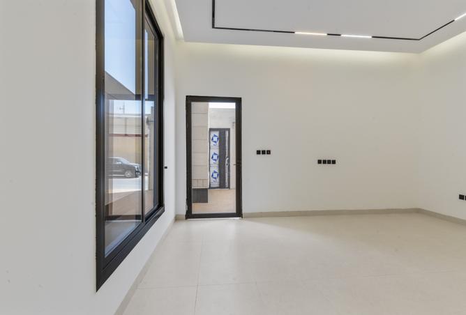 257052 - Property Image 2