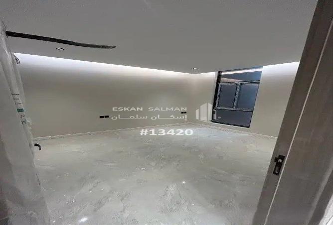 252033 - Property Image 2
