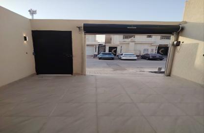 Full Floor - 3 Bedrooms - 5 Bathrooms for sale in Al Munisiyah - Riyadh - Ar Riyadh