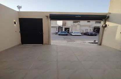 Full Floor - 3 Bedrooms - 5 Bathrooms for sale in Al Munisiyah - Riyadh - Ar Riyadh