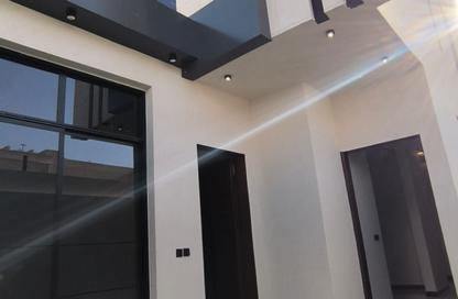 Full Floor - 5 Bedrooms - 4 Bathrooms for sale in Al Bayan - Riyadh - Ar Riyadh