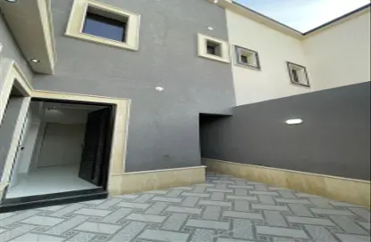 Villa - 5 Bedrooms - 6 Bathrooms for sale in Al Janadriyah - Riyadh - Ar Riyadh