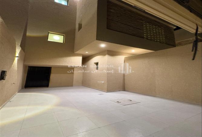 256683 - Property Image 2