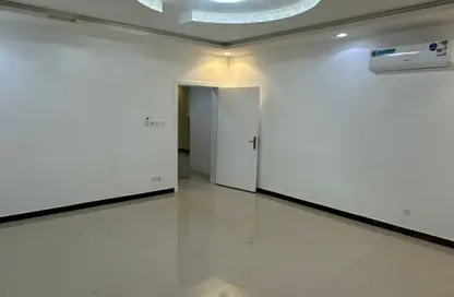 شقة - 3 غرف نوم - 2 حمامات للايجار في اليرموك - الرياض - الرياض