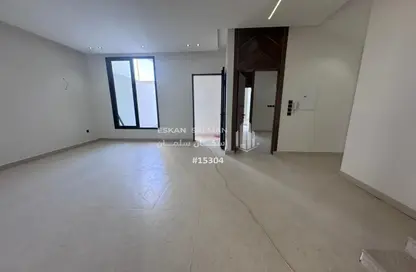 Villa - 7 Bedrooms - 4 Bathrooms for sale in West Al Uraija - Riyadh - Ar Riyadh