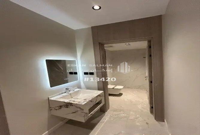 252033 - Property Image 3