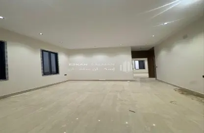طابق كامل - 5 غرف نوم - 2 حمامات للبيع في العوالي - الرياض - الرياض